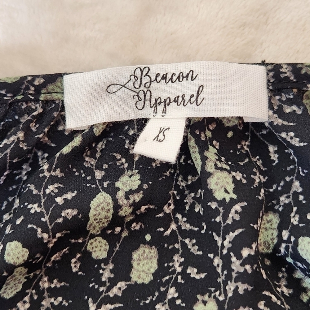 NWOT Beacon Apparel 3/4 Length Sleeve Ruffled Top Navy/Green Size XS - Picture 7 of 16